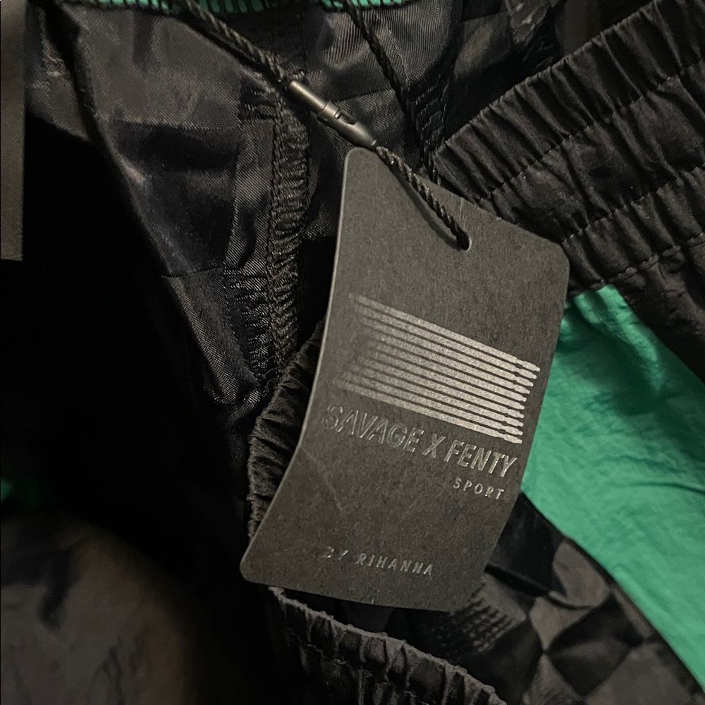 Savage X Fenty Sport Changeover Jogger Checkered Black Green Pants Modern NWT - Picture 7 of 13